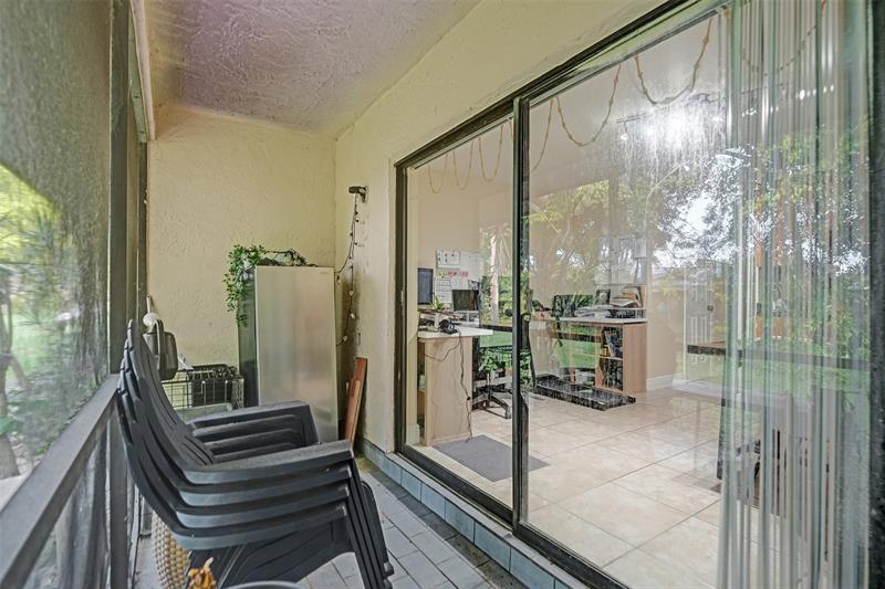 Image 29 of 35 For 9851 Riverside Dr