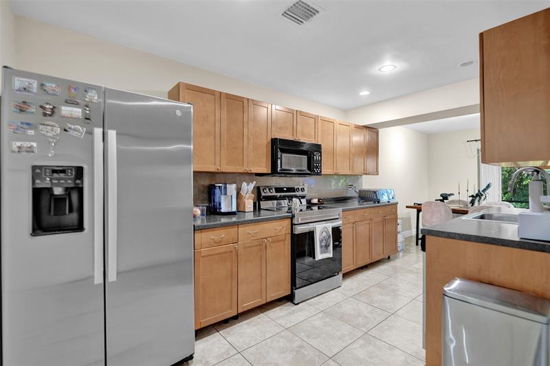 Image 9 of 35 For 9851 Riverside Dr