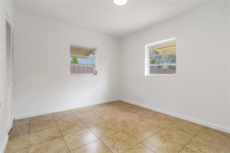 Image 18 of 30 For 500 61st Ct  