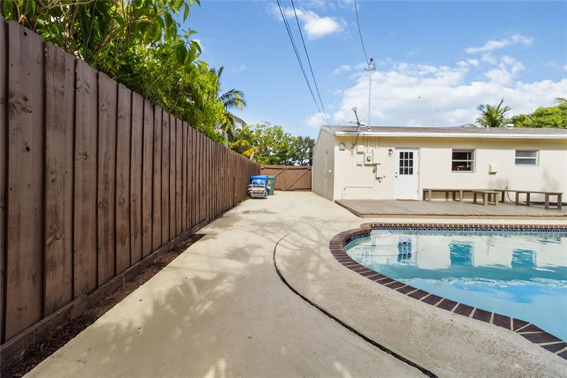 Image 28 of 30 For 500 61st Ct  