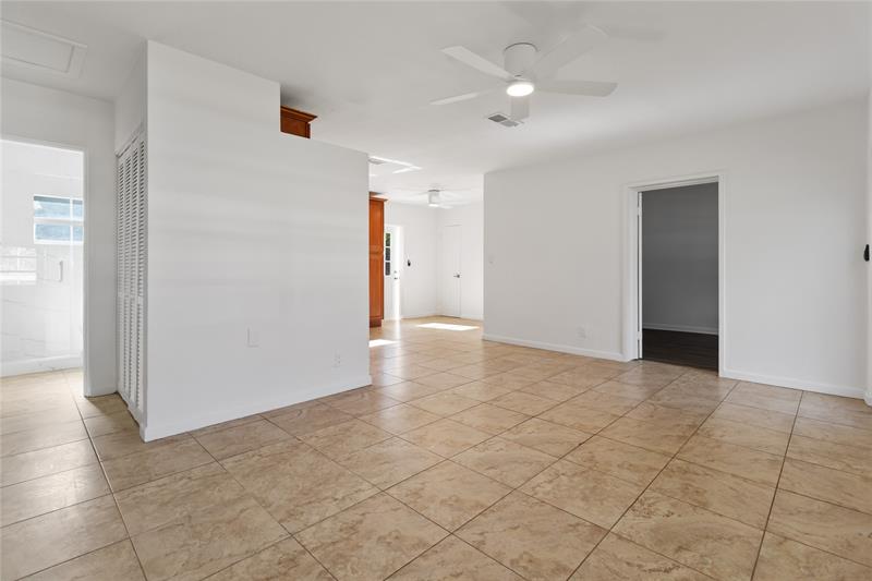 Image 8 of 30 For 500 61st Ct  