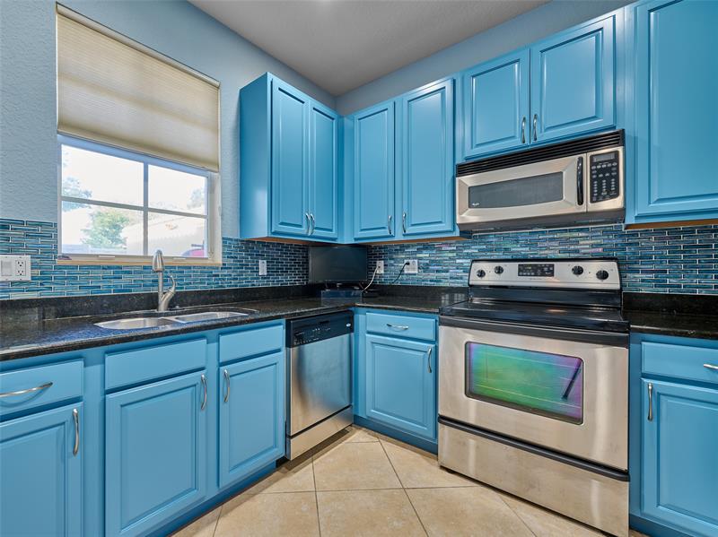 Image 11 of 35 For 917 18th Ave  N-a