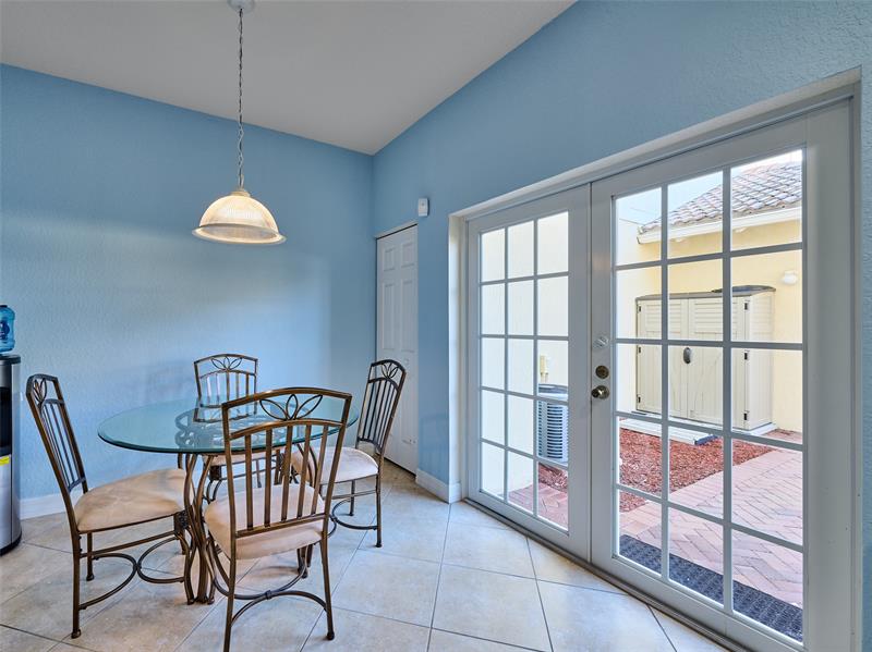 Image 13 of 35 For 917 18th Ave  N-a