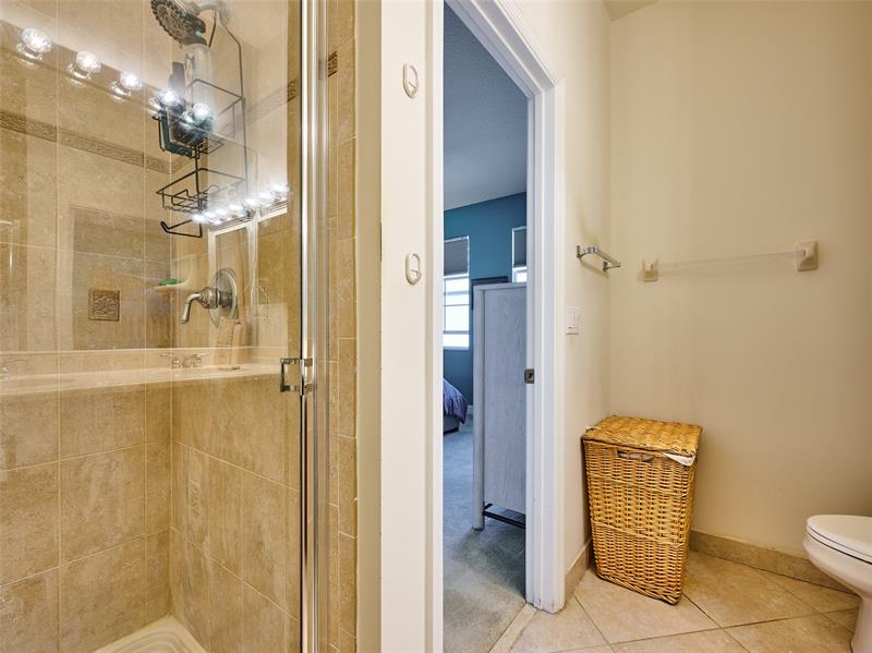 Image 21 of 35 For 917 18th Ave  N-a