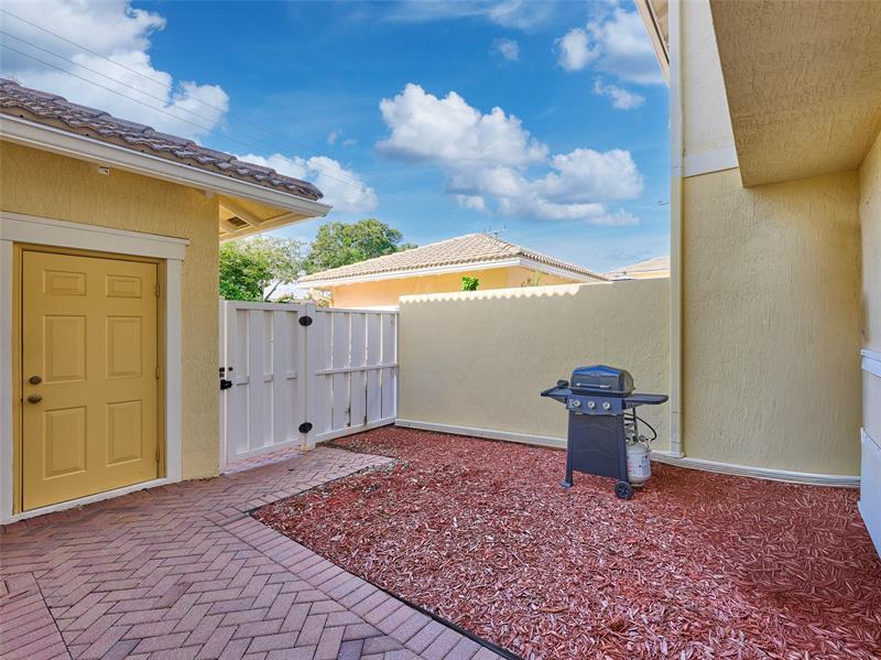 Image 29 of 35 For 917 18th Ave  N-a