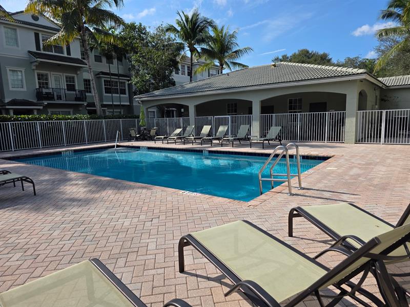 Image 33 of 35 For 917 18th Ave  N-a