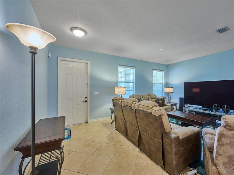 Image 5 of 35 For 917 18th Ave  N-a