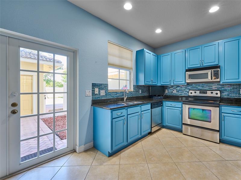 Image 9 of 35 For 917 18th Ave  N-a