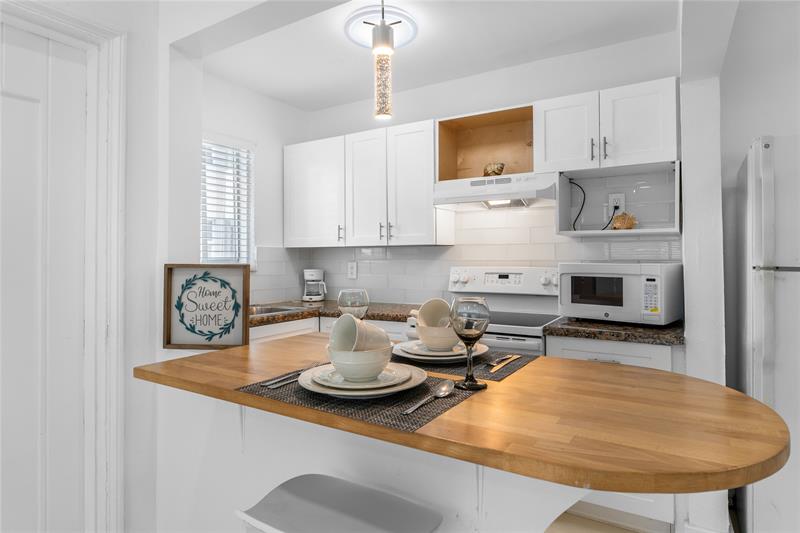 Image 6 of 11 For 343 Van Buren St  3