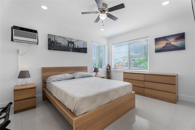 Image 7 of 11 For 343 Van Buren St  3