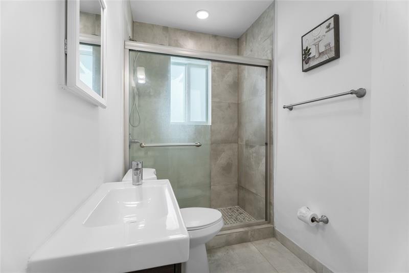 Image 9 of 11 For 343 Van Buren St  3