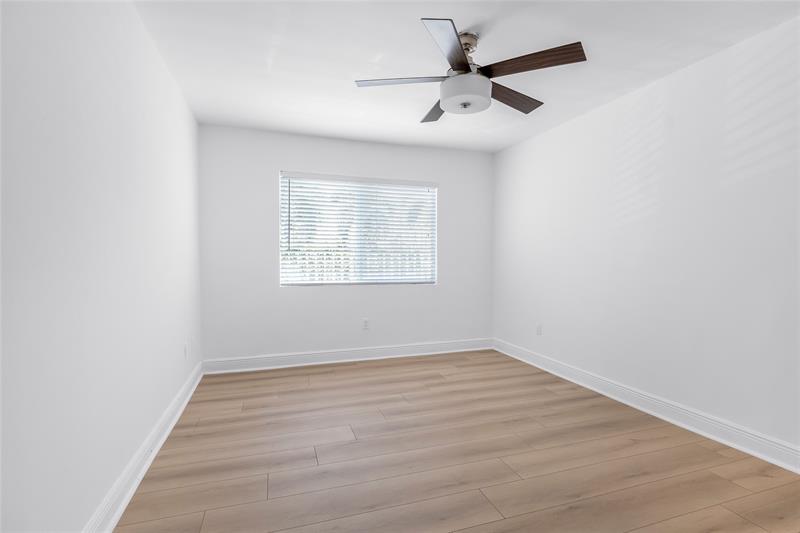 Image 8 of 11 For 343 Van Buren St 6