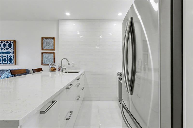 Image 13 of 53 For 901 11th Ave 16h