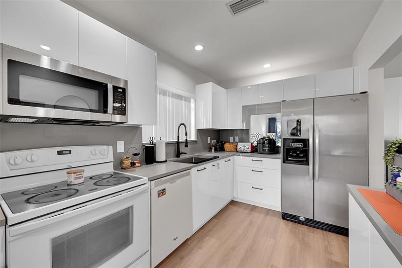 Image 18 of 19 For 2351 37th Ave