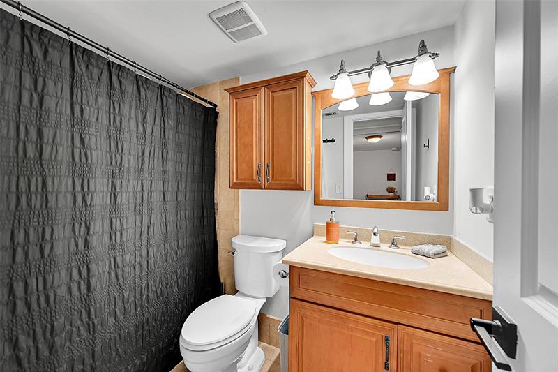 Image 8 of 19 For 2351 37th Ave