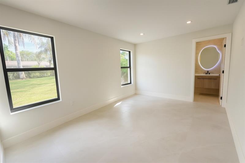 Image 9 of 12 For 4919 28th Ave