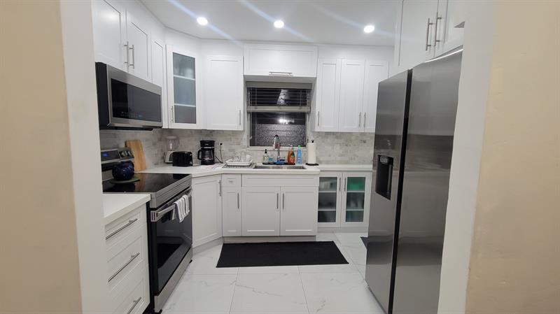 Image 6 of 13 For 3701 Tyler St  114