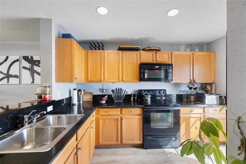 Image 6 of 33 For 5929 Manchester Way