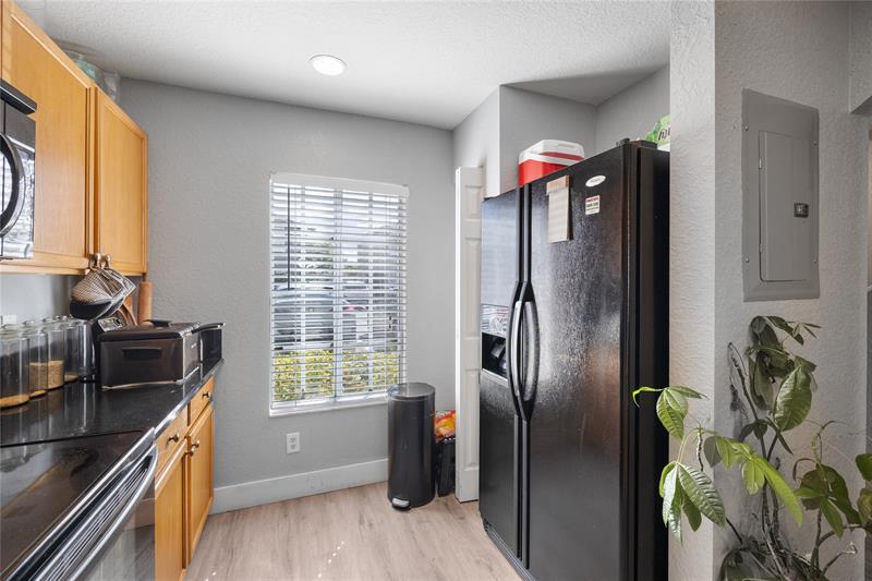 Image 9 of 33 For 5929 Manchester Way