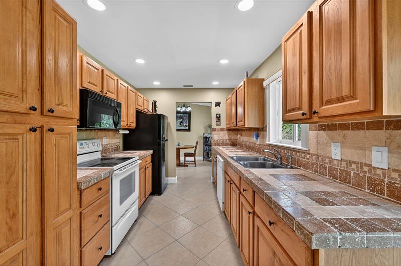 Image 7 of 19 For 12541 10th Ct