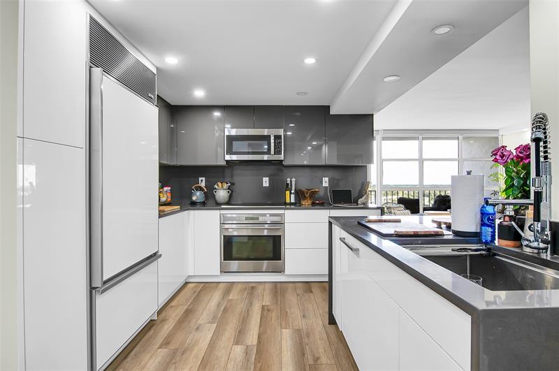 Image 10 of 42 For 600 Parkview Dr  1029