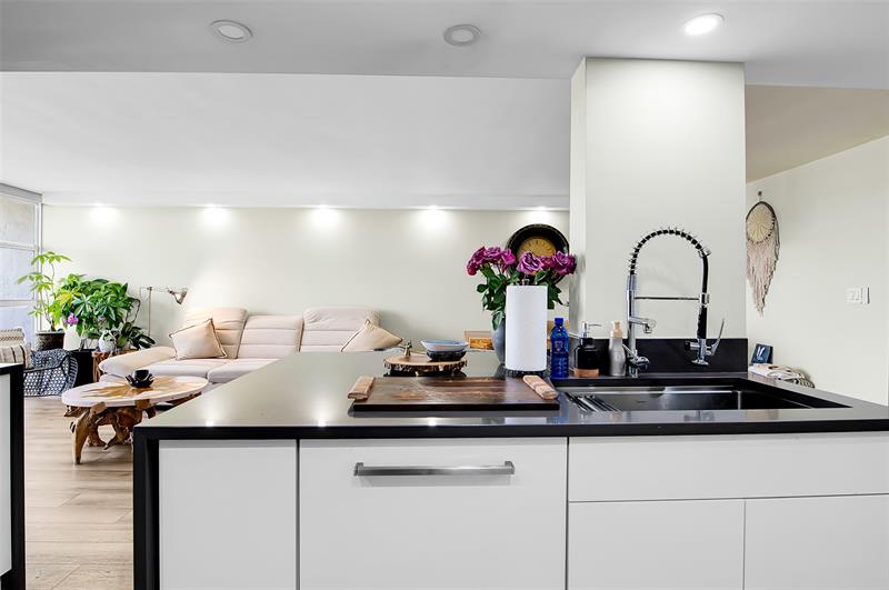 Image 11 of 42 For 600 Parkview Dr  1029