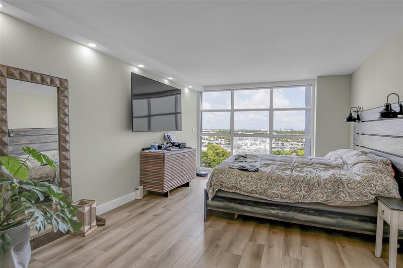 Image 21 of 42 For 600 Parkview Dr  1029