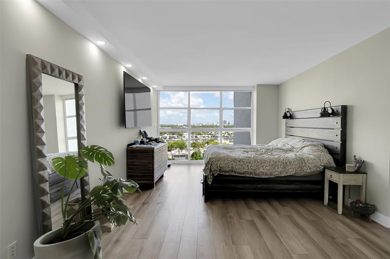 Image 22 of 42 For 600 Parkview Dr  1029