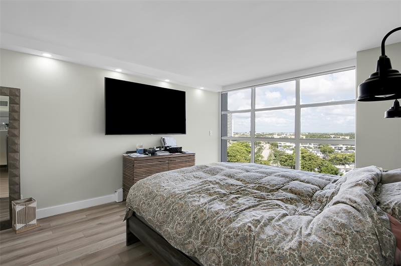 Image 27 of 42 For 600 Parkview Dr  1029