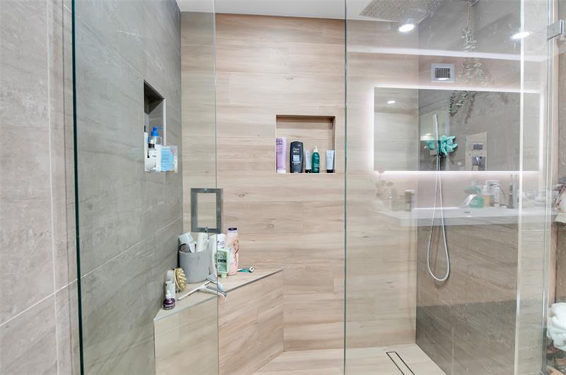 Image 29 of 42 For 600 Parkview Dr  1029