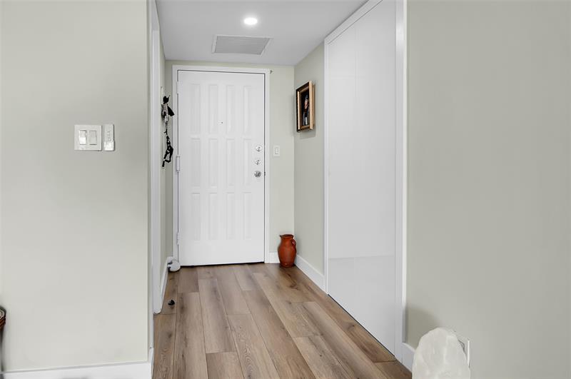 Image 3 of 42 For 600 Parkview Dr  1029