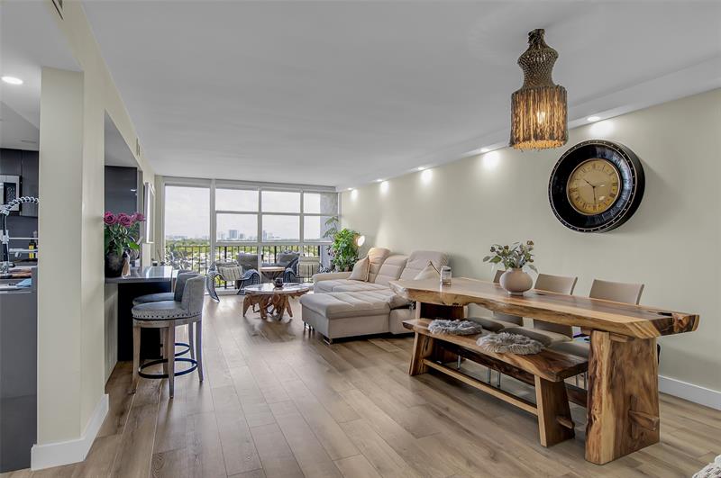 Image 4 of 42 For 600 Parkview Dr  1029