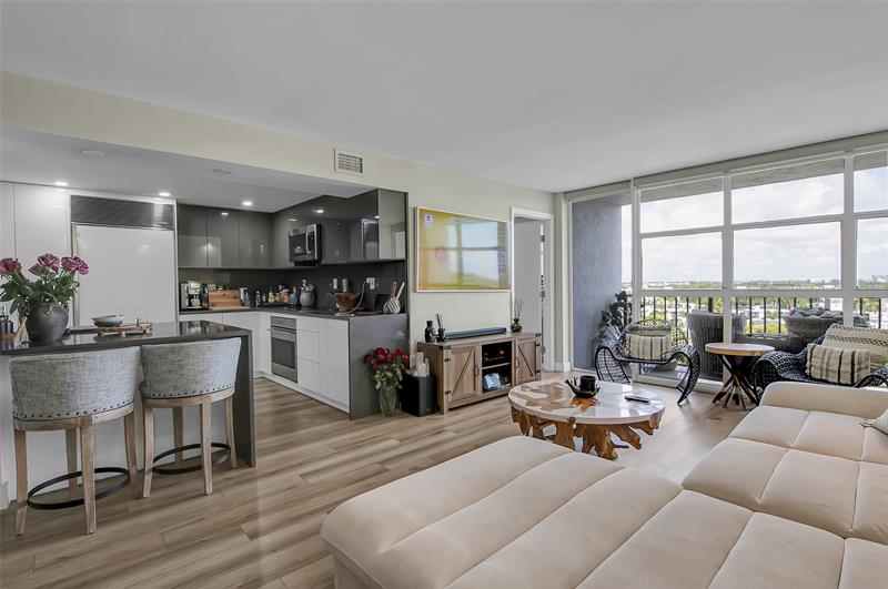 Image 5 of 42 For 600 Parkview Dr  1029