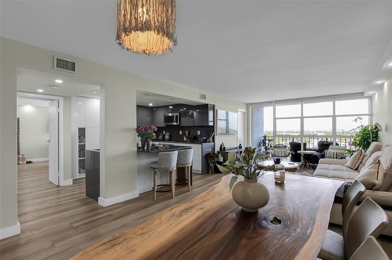 Image 7 of 42 For 600 Parkview Dr  1029