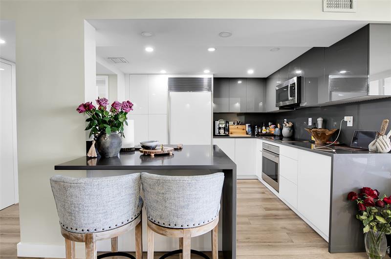 Image 9 of 42 For 600 Parkview Dr  1029