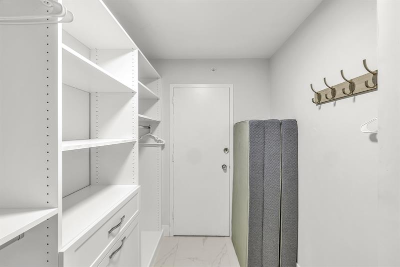 Image 20 of 37 For 1620 Ocean Blvd  5m