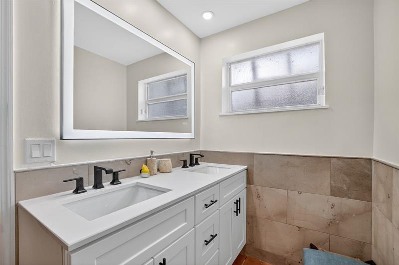 Image 16 of 61 For 1507 18th Ave