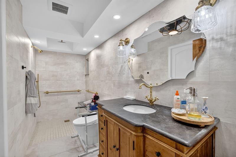 Image 21 of 61 For 1507 18th Ave