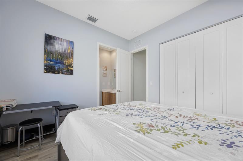 Image 10 of 35 For 5046 Alonza Ave