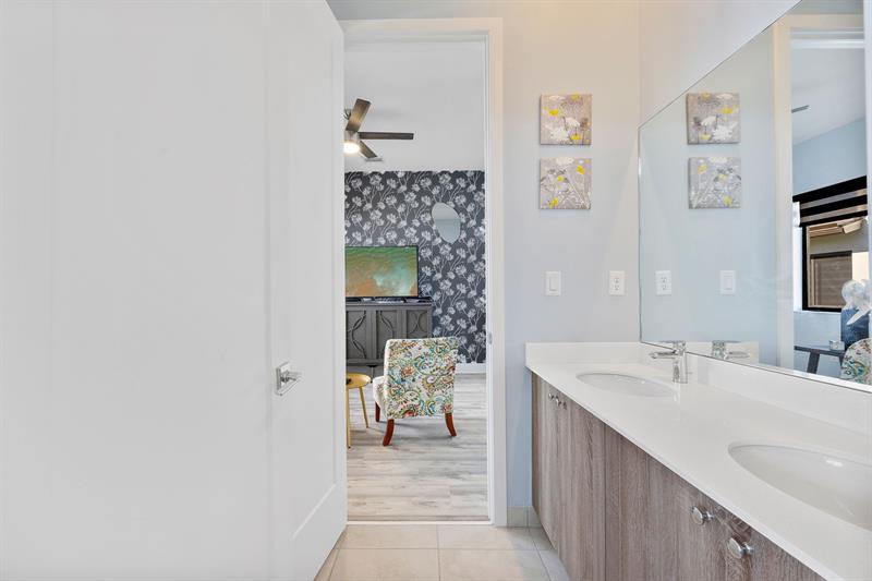 Image 11 of 35 For 5046 Alonza Ave