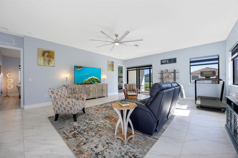 Image 22 of 35 For 5046 Alonza Ave