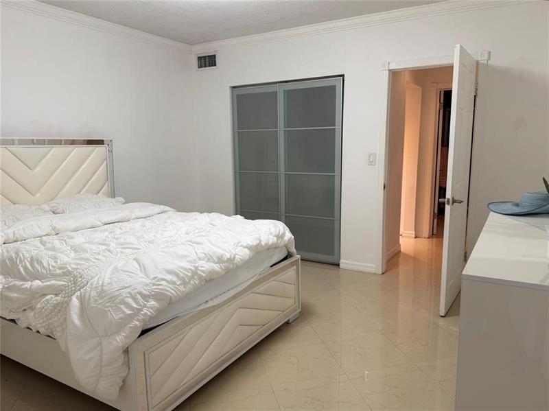 Image 14 of 35 For 2600 Ocean  S114