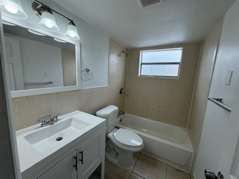 Image 11 of 14 For 3601 Van Buren St  9