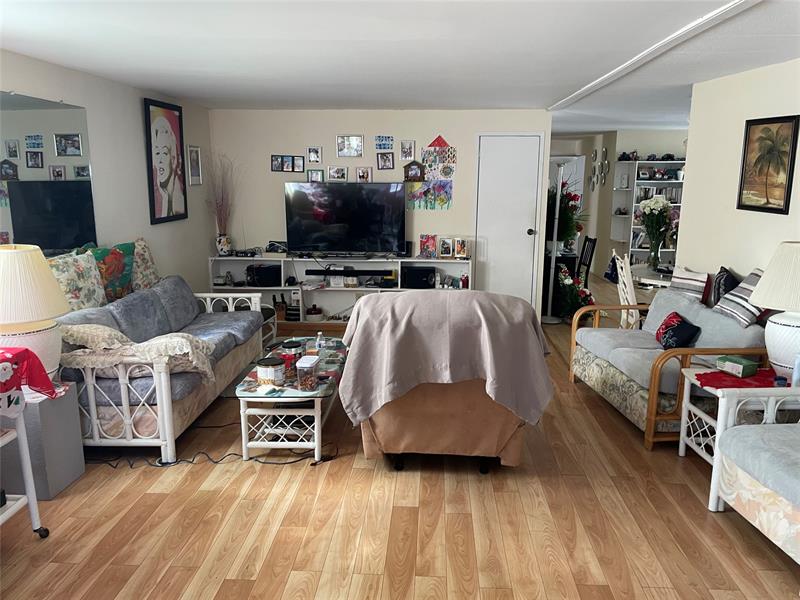 Image 5 of 18 For 5724 Lagoon Dr