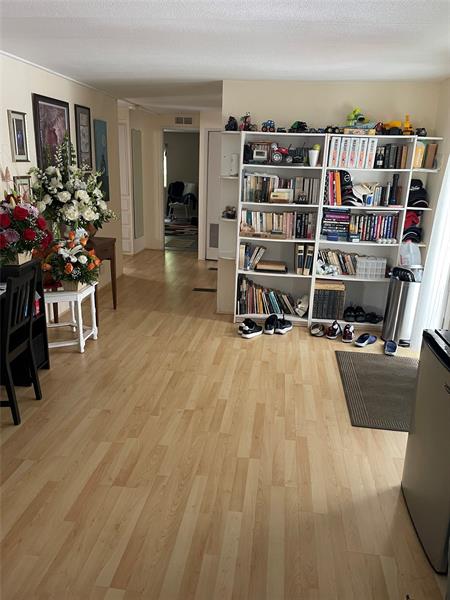 Image 7 of 18 For 5724 Lagoon Dr