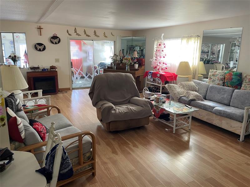 Image 8 of 18 For 5724 Lagoon Dr