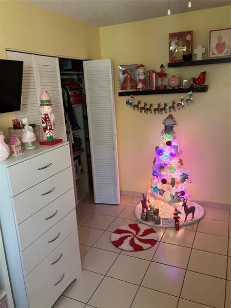 Image 7 of 20 For 7960 174th St