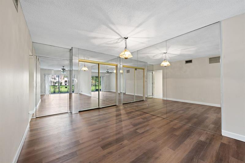 Image 14 of 25 For 3101 Oakland Shores Dr  H108