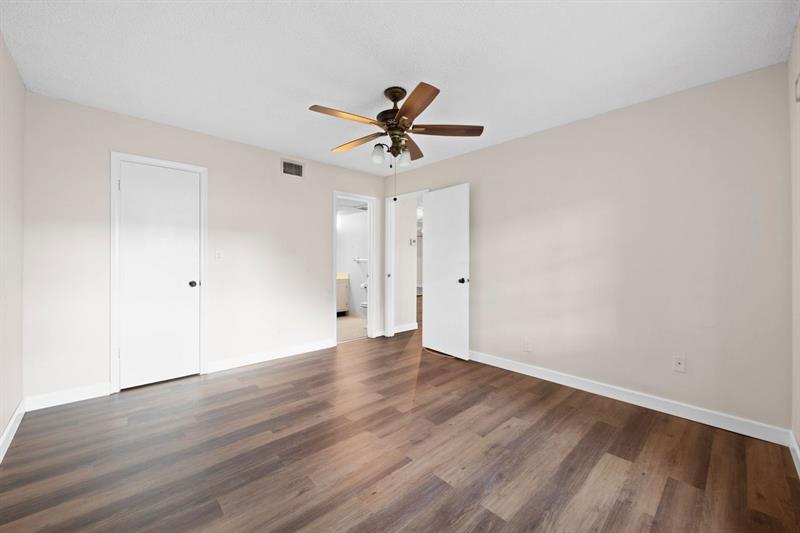 Image 20 of 25 For 3101 Oakland Shores Dr  H108