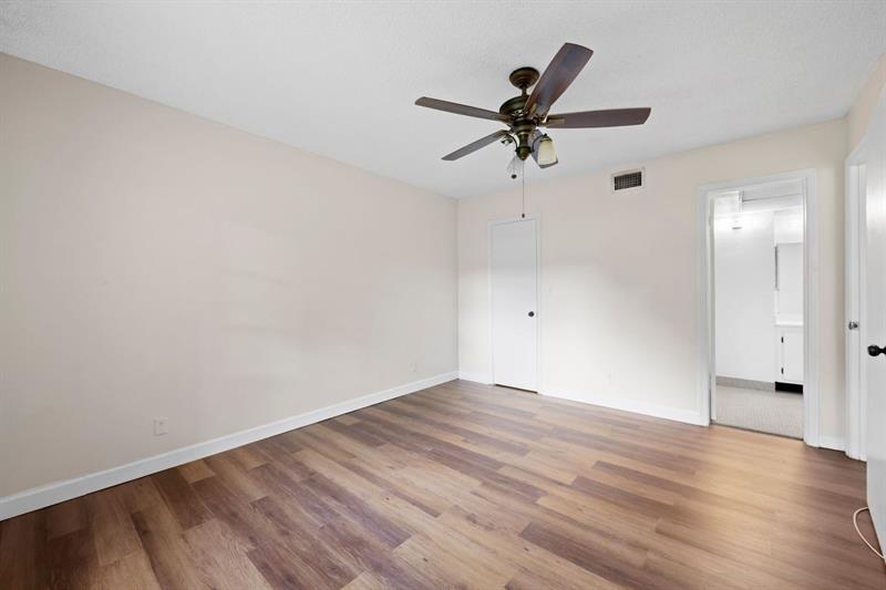 Image 21 of 25 For 3101 Oakland Shores Dr  H108